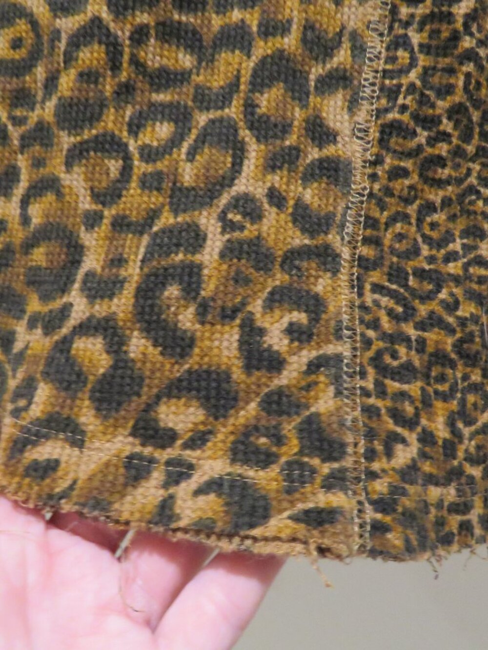 ANTHROPOLOGIE PILCRO Split Neck Waffle Leopard Print Top Small Mob Wives Casual - Picture 7 of 12